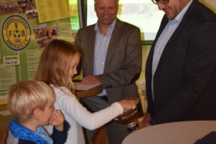 FVB - Bau des Kunstrasenplatz - Empfang