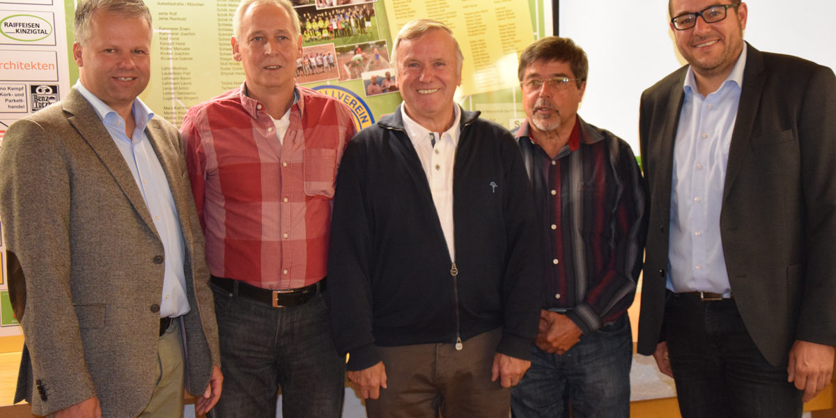 FVB - Bau des Kunstrasenplatz - Empfang