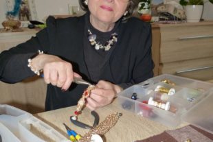 20161106-153939-ze-bia-elke-ko%cc%88vari-gehaekelter-schmuck