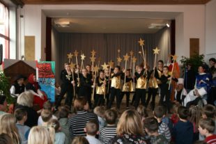 2016-12-22-18-38-51-2016-12-23-uh-dp-gs-weihnachgtsfeier-tanz-der-sternenkinder