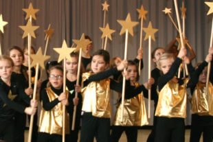 2016-12-23-uh-dp-gs-weihnachgtsfeier-tanz-der-sternenkinder