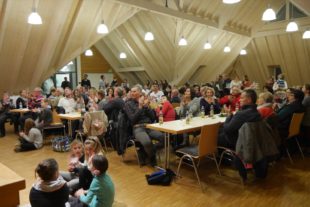 2016-12-29-21-35-8-2016-12-30-ue-nab-musikverein-ue-bla%cc%88serjugend-vorspiel-applaus-von-den-stolzen-eltern