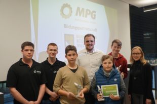 Schüler stellen Tischventilatoren her