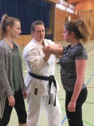 Karate-Weltmeisterin rät den Mädchen: »Nicht in die Opferrolle drängen lassen!«