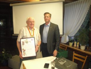 Orden »’s halbe Lebe« an  Gregor Kornmayer verliehen