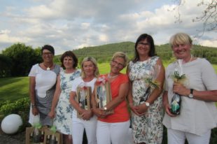 Golftag findet blumigen Ausdruck