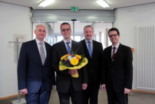 Volksbank ehrt Mathias Hertwig für langjährige Treue