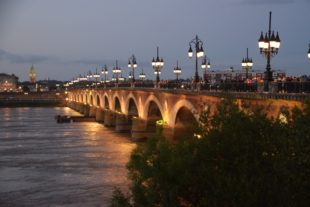 2017-6-29-6-21-23-2017-6-30-no-hv-bildungswerk-no-pfingstreise-2017-bordeaux-bruecke-garonne-dsc_2293