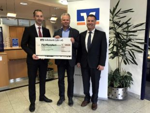 Spendenscheck übergeben