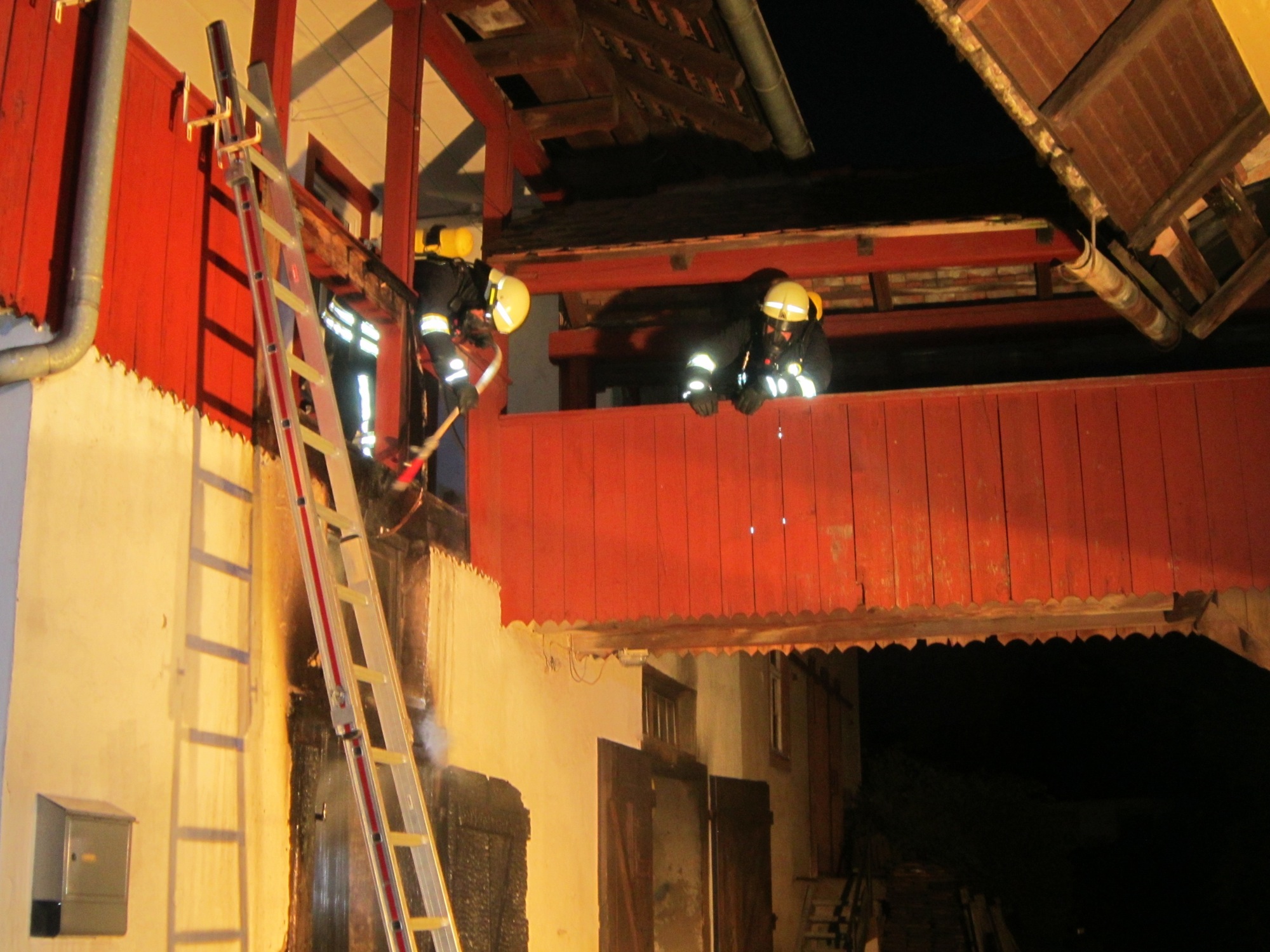 2017-7-10-12-48-26-2017-7-10-9-55-2-2017-7-10-bi-feuerwehr-einsatz-gebaeudebrand-muehlenstraße-img_2793