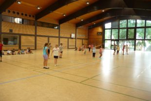 2017-7-17-7-39-36-2017-7-17-7-39-36-2017-7-17-ze-uh-katharina-nicola-grundschule-workshop-skipping-hearts-p1100776
