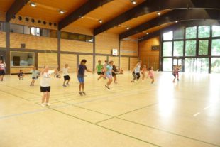 2017-7-17-7-39-41-2017-7-17-7-39-41-2017-7-17-ze-uh-katharina-nicola-grundschule-workshop-skipping-hearts-p1100790