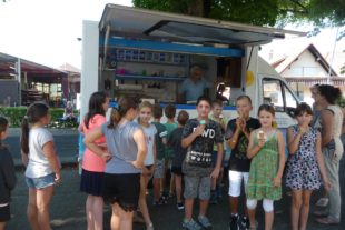 2017-7-17-7-41-30-2017-7-17-7-41-30-2017-7-17-ze-uh-grundschule-uh-eiswagen-p1100720