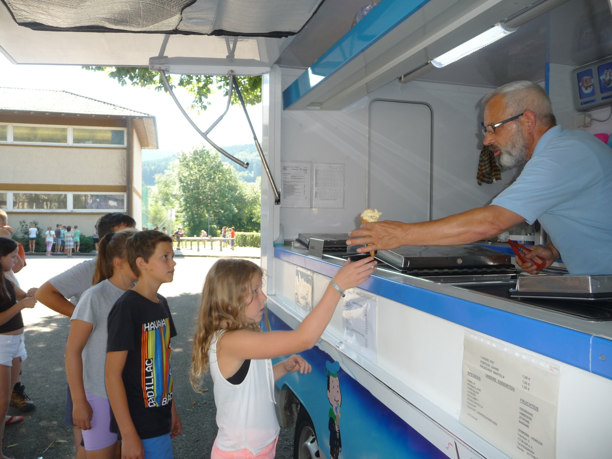 2017-7-17-7-41-32-2017-7-17-7-41-32-2017-7-17-ze-uh-grundschule-uh-eiswagen-p1100724