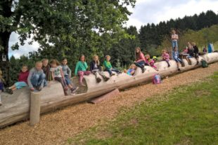 2017-7-18-7-22-45-2017-7-19-oh-bianca-neumaier-kindervolkstanzgruppe-oh-zeltlager-ausflug-vesperweg-große-bank