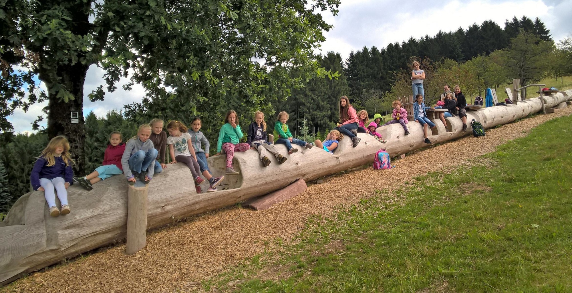 2017-7-18-7-22-45-2017-7-19-oh-bianca-neumaier-kindervolkstanzgruppe-oh-zeltlager-ausflug-vesperweg-große-bank