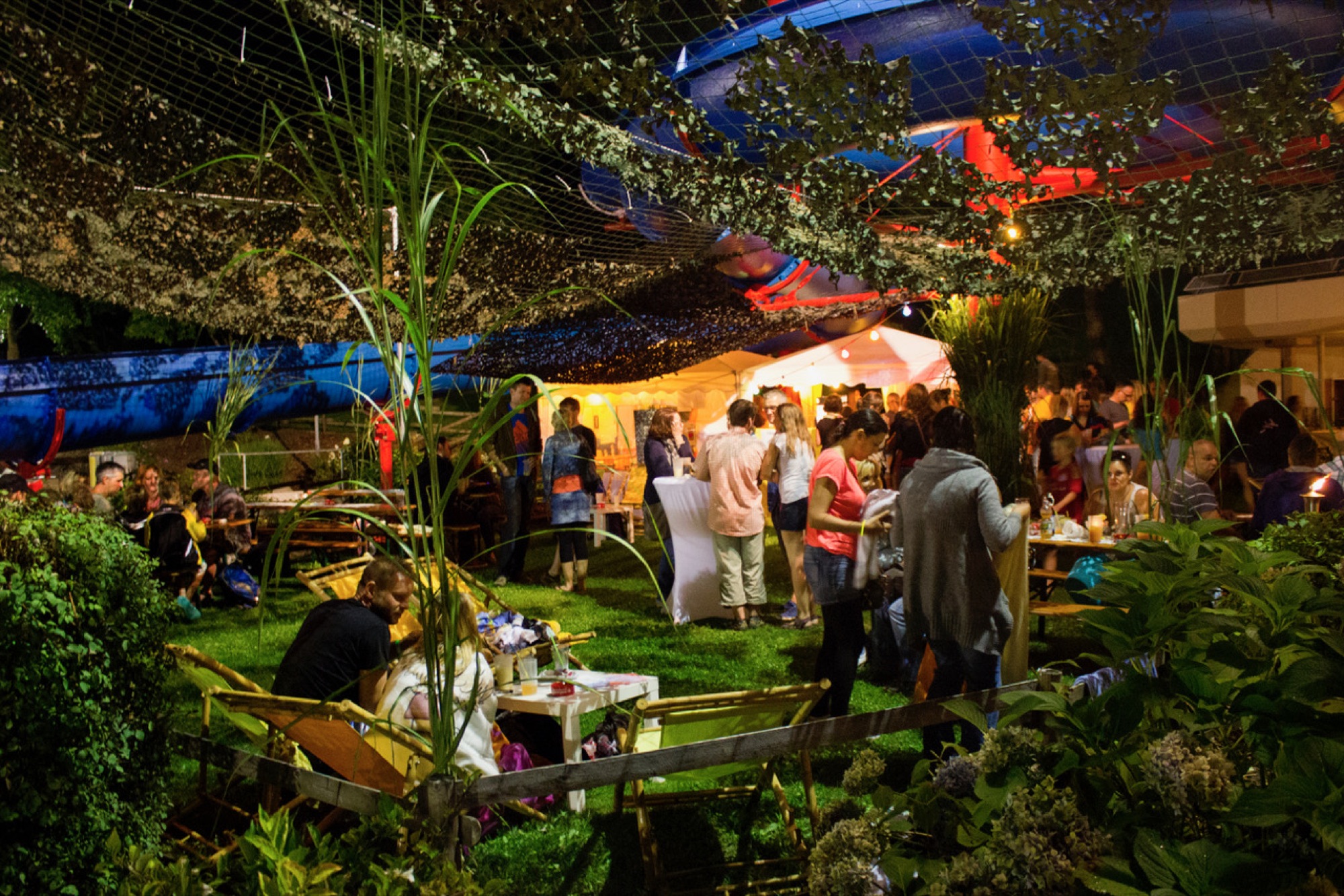 2017-7-24-12-37-32-2017-7-24-8-36-8-2017-7-24-bi-jonas-breig-dlrg-biberach-archivbild-2014-flutlichtbaden-2014-(90)