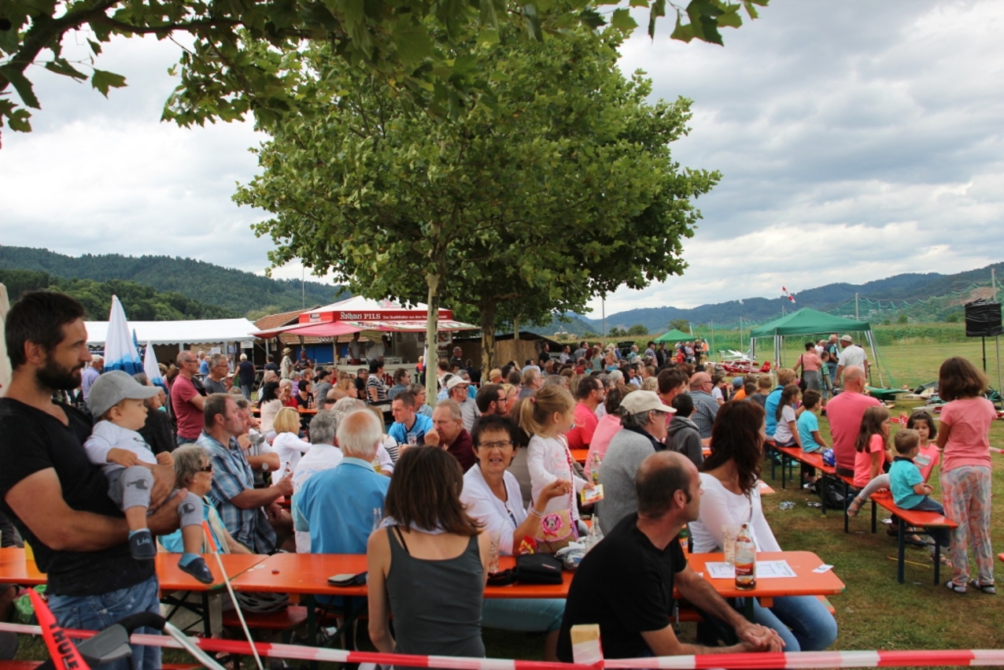 2017-7-24-12-37-34-2017-7-24-8-44-35-2017-7-24-bi-robert-piskadlo-grashuepfer-bi-freundschaftsfliegen-presse-(6)