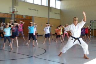 2017-8-25-Bi-bia-Karate Kinder Abwehr 3