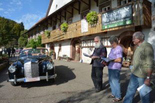 Schaulaufen edler Oldtimer auf dem Mühlstein