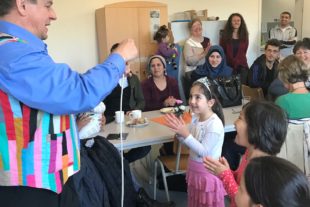 2017-10-30-ZE-UH-Karin Metz-Die Kinder strahlen vor Begeisterung um die Wette