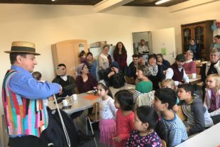 2017-10-30-ZE-UH-Karin Metz-Gebannt richten sich alle Augen auf den Zauberer