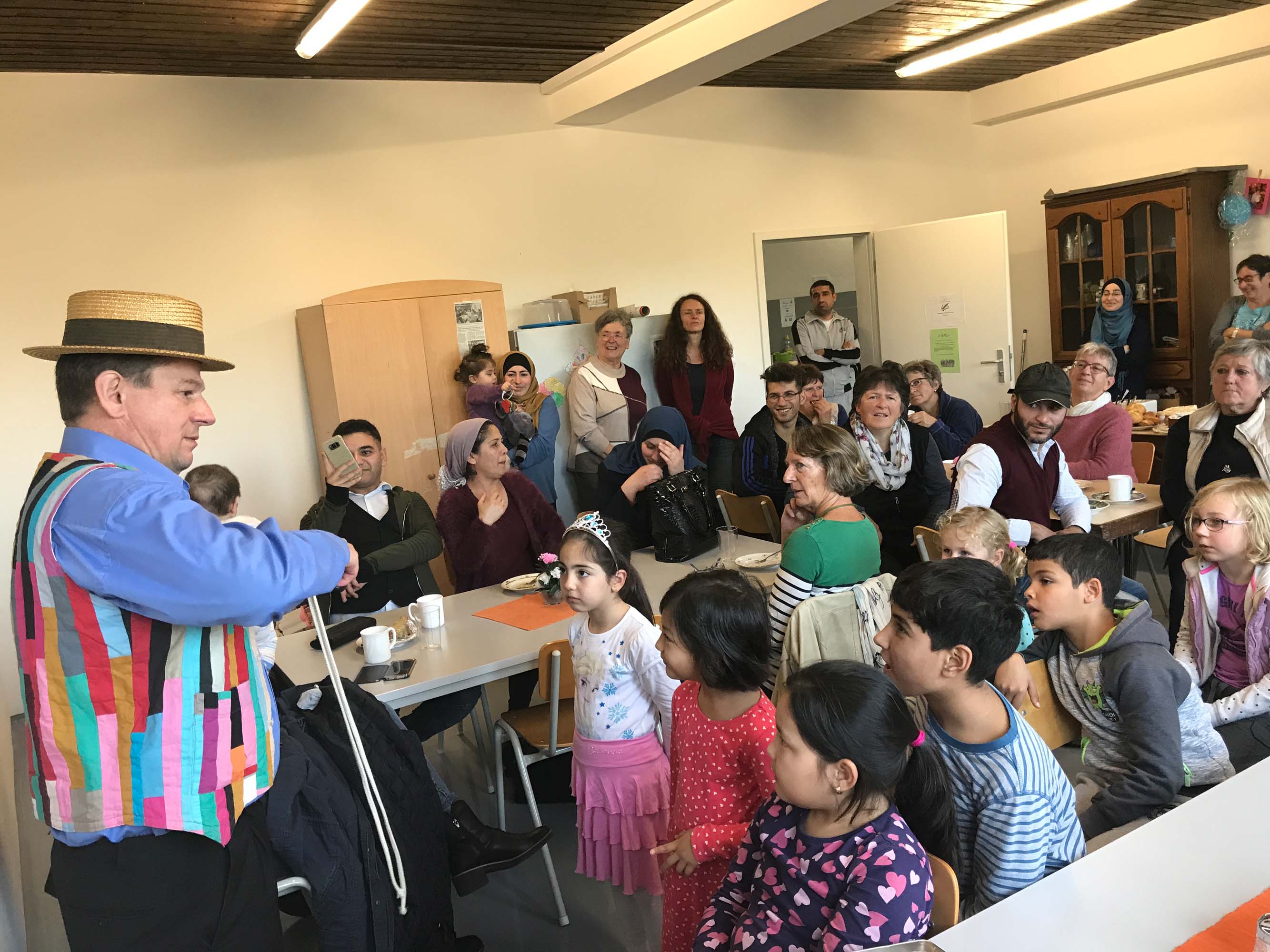 2017-10-30-ZE-UH-Karin Metz-Gebannt richten sich alle Augen auf den Zauberer