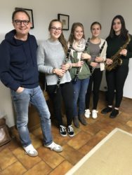 Leistungsabzeichen in Gold für vier junge Musikerinnen