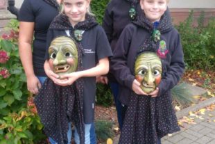 2017-11-13-ZE-UH-Hexenzunft Unterharmersbach-Kinder-Maskenübergabe.odt-IMG-20171022-WA0015