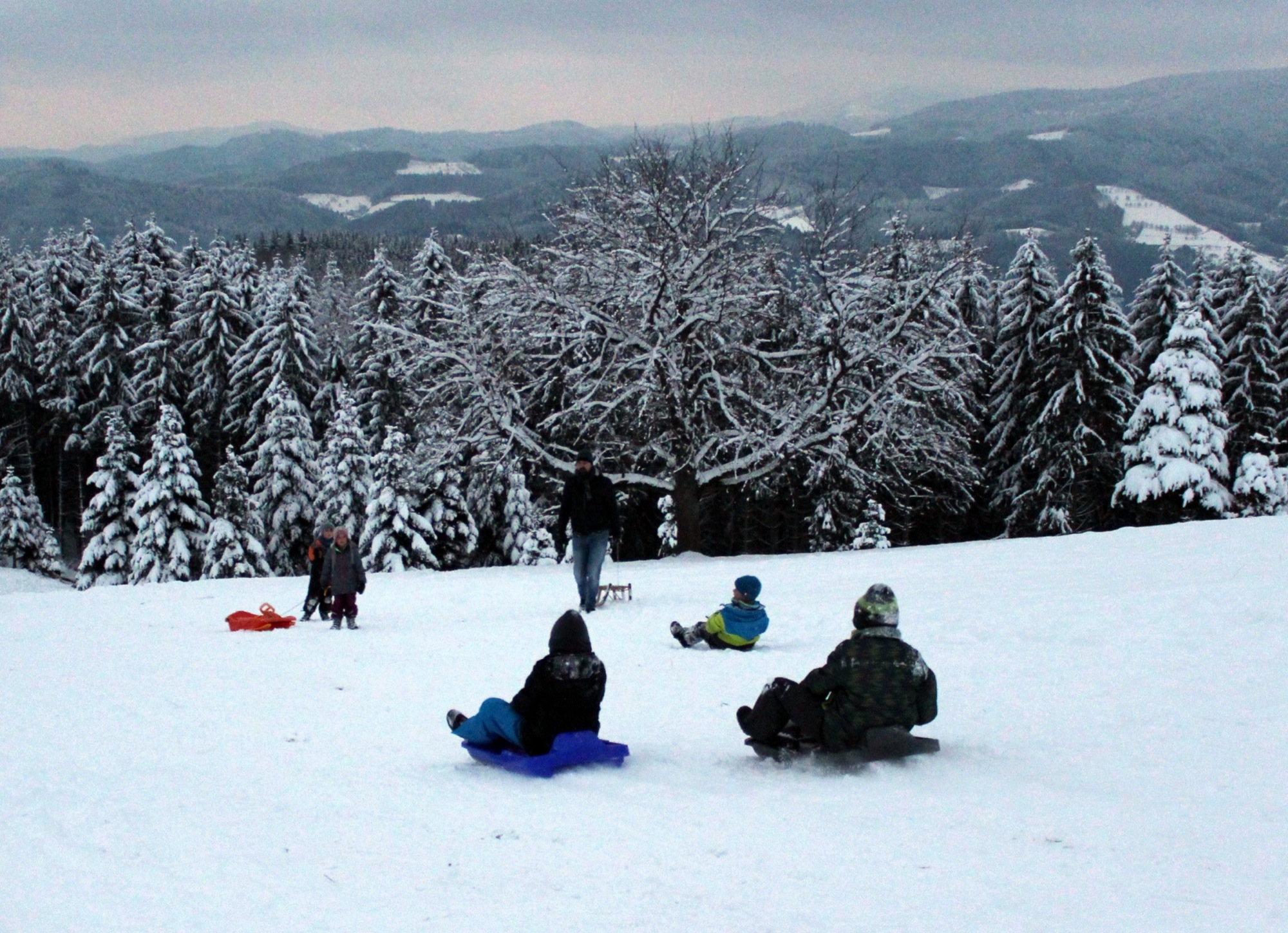 2017-12-4-ZE-us-Winter-Nill-Schlittenfahrer