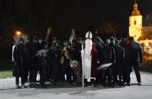 Kinder erfreuten den Nikolaus mit schönen Geschichten, Liedern, Gedichten und Musik