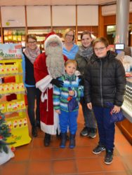 Der Nikolaus besuchte die Kinder in den Brenner-Apotheken