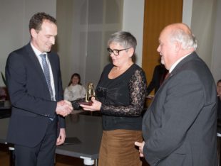 Auf den fahrenden Zug aufgesprungen