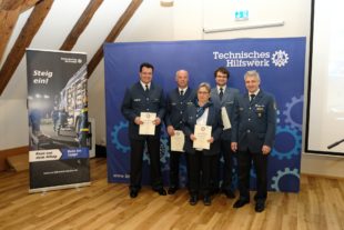 THW-Helferzeichen in Gold schmückt  künftig vier weitere Uniformen