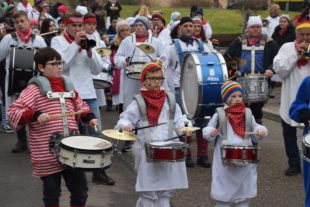 Viele bunte Gutzili machten kleine Gitzigrufer glücklich