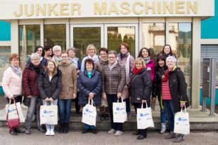 2018-3-14-NO-Unternehmen-Junker-Prototyp Mitarbeiterinnen zu Gast bei der JUNKER Gruppe mit Firmeninhaber und Unternehmensgründer Erwin Junker (sechster von rechts)