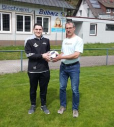 Firma Roland Bilharz spendet WM-Spielball