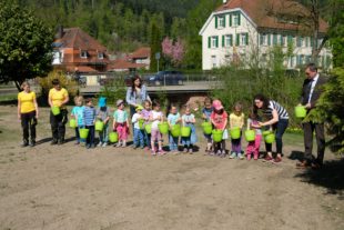 Kindergarten »Sternschnuppe« hilft beim Anlegen einer Wildblumenwiese