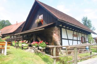 2018-4-30-NO-Maile-Gießler-Mühle-Besichtigung-Saisonstart-Maile-Gießler-Mühle Blick von Kräutergarten