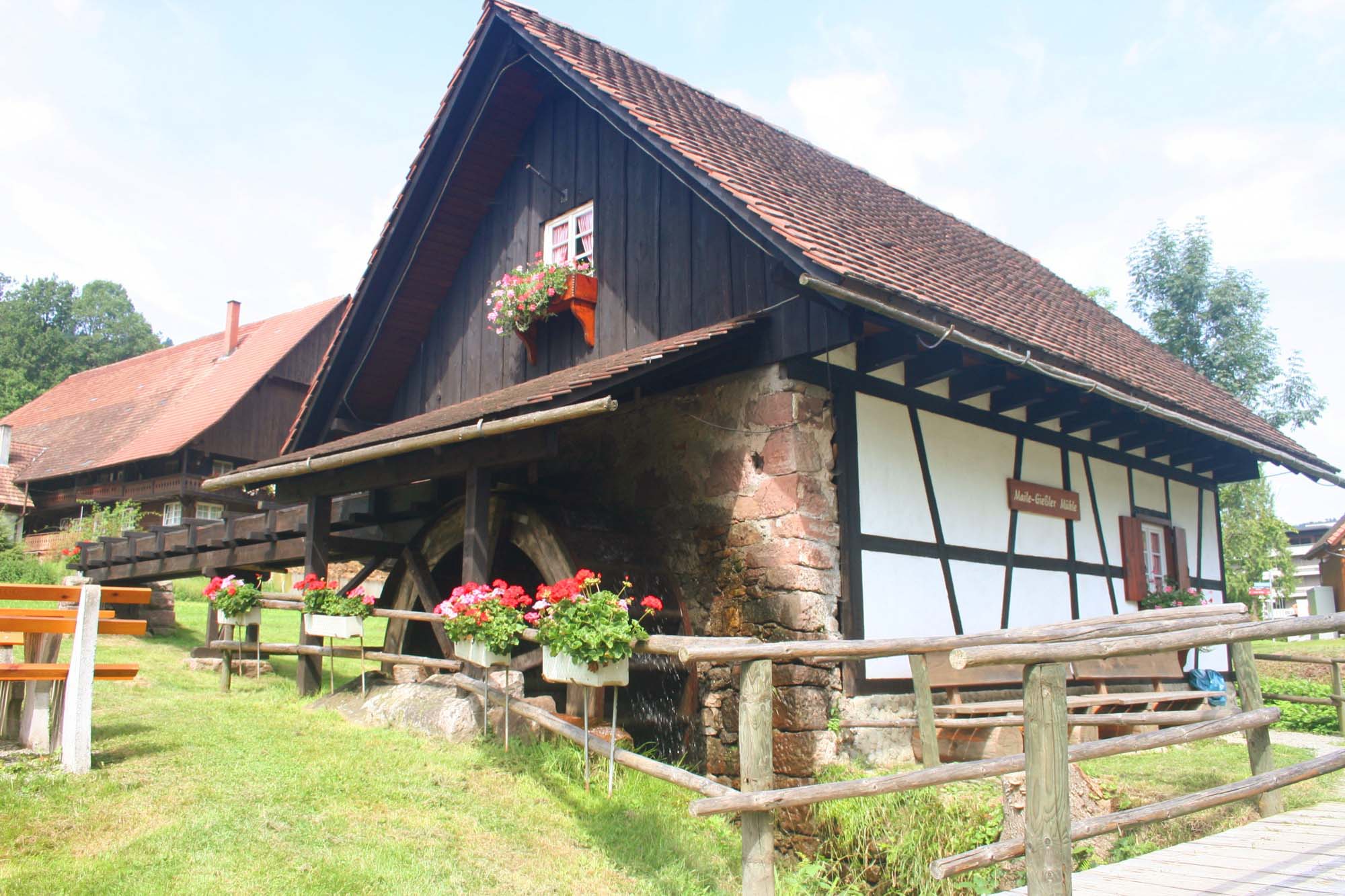 2018-4-30-NO-Maile-Gießler-Mühle-Besichtigung-Saisonstart-Maile-Gießler-Mühle Blick von Kräutergarten