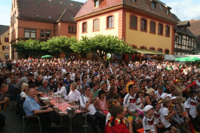 Fußball WM - Puplic-Viewing mit britischem Vorprogramm