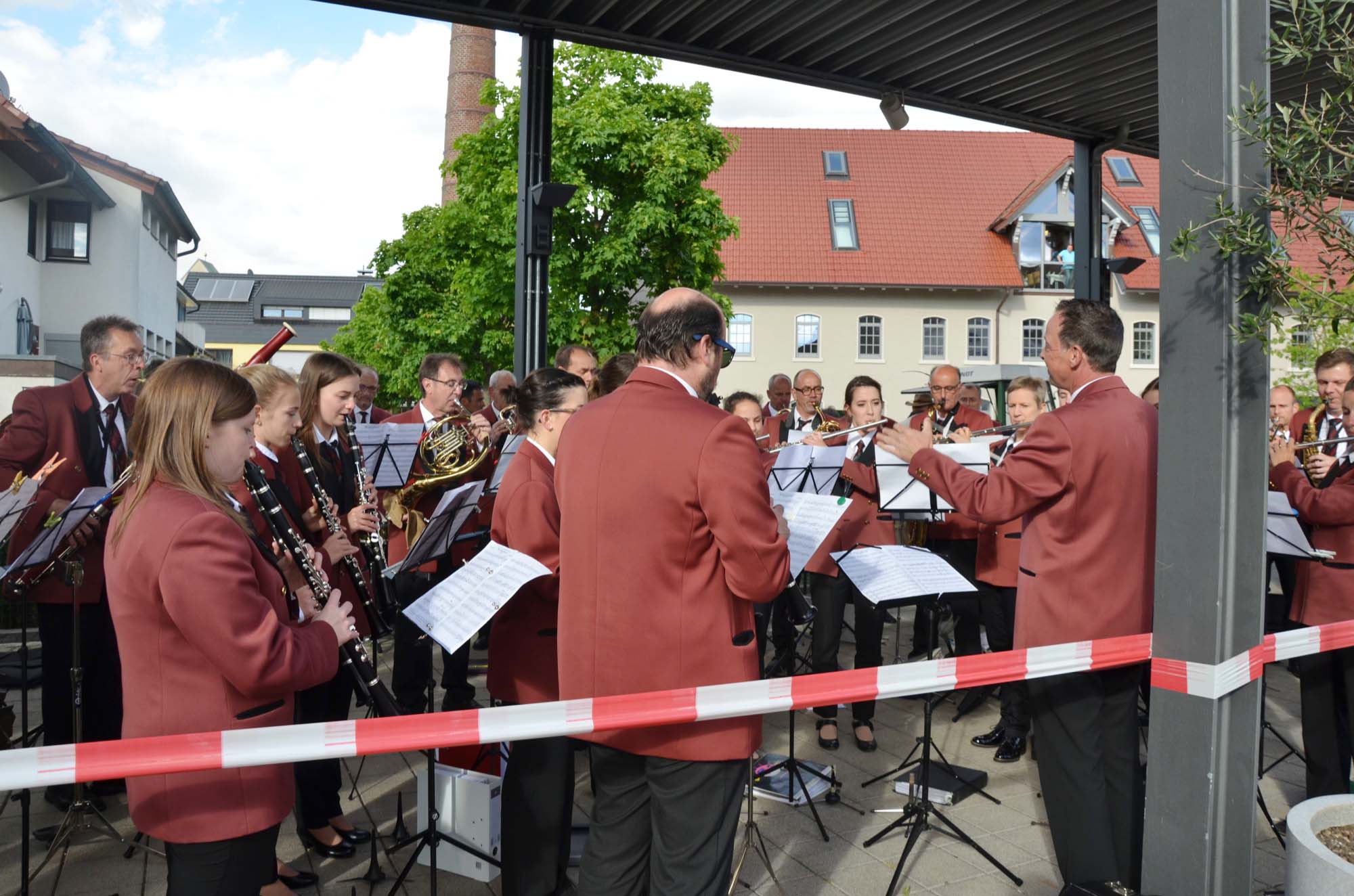 2018-5-2-BI-DS-Maibaumstellen-UTS_4236