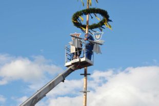 2018-5-2-BI-DS-Maibaumstellen-UTS_4279