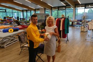 Spielball fürs Derby  spendet die Firma Özpinar