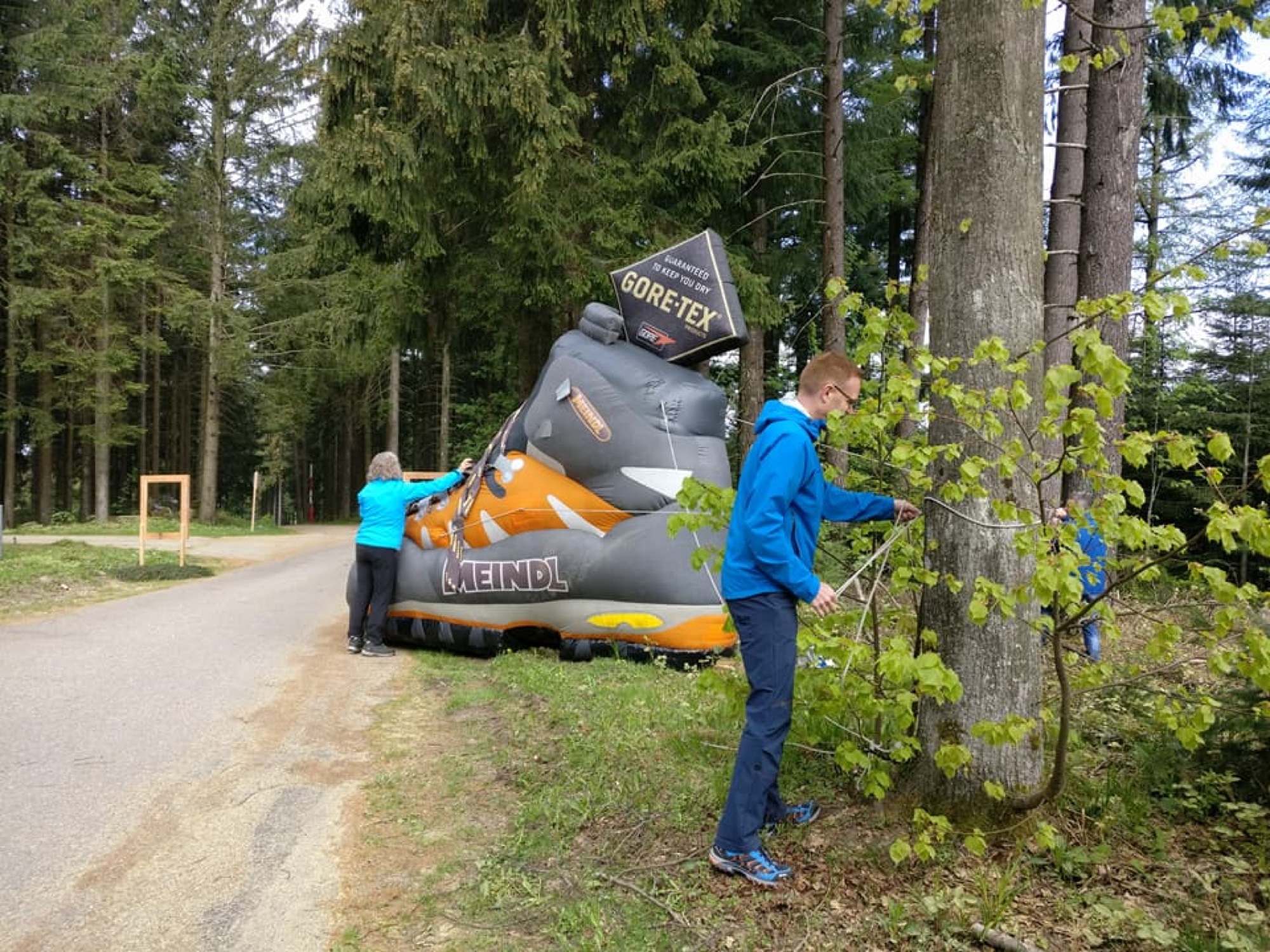 2018-5-8-OH-Gemeinde Oberharmersbach-Wanderopening 2018-Brandenkopf-schuh schnüren