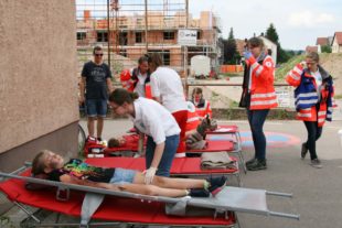 2018-6-18-BI-dp-Jugendfeuerwehr-Jugendrotkreuz-Übung-Betreuung Verletzter