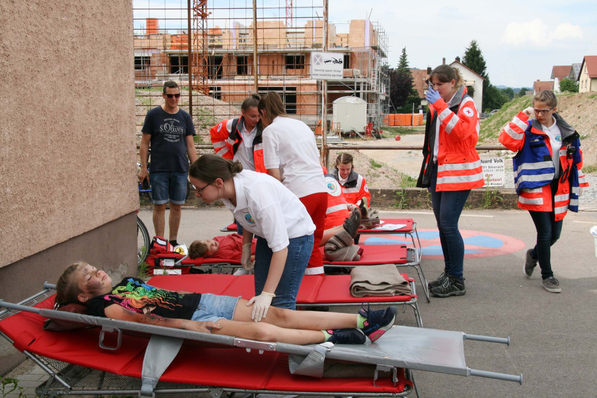 2018-6-18-BI-dp-Jugendfeuerwehr-Jugendrotkreuz-Übung-Betreuung Verletzter