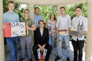 2018-6-20-BI-Karl Knauer-Auszubildende gewinnen ertsen Platz-Wettbewerb-Papplic Viewing-Fotos MIKA Fotografie-fan-tastisch-5