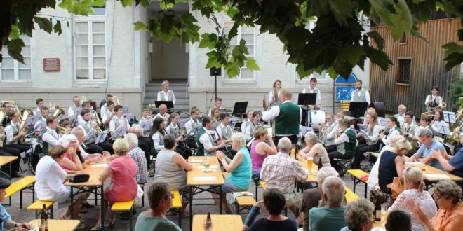 Hock mit der Stadtkapelle Zell a. H.