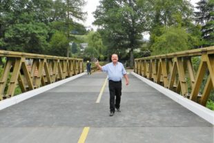 2018-7-23-ZE-UH-THW-Behelfsbrücke Kurpark DSCN9055 Brückenprüfung 3